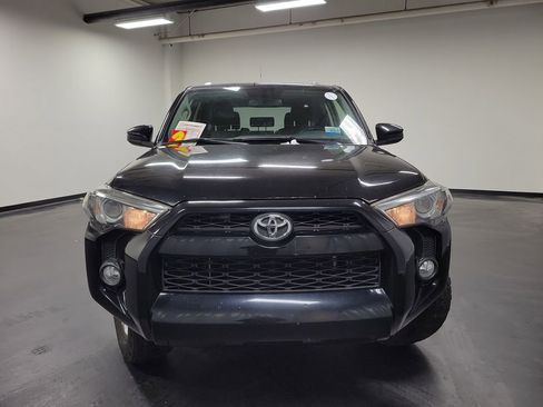Used 2018 Toyota 4Runner SR5 image 2