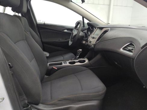 Used 2018 Chevrolet Cruze LS FWD image 21