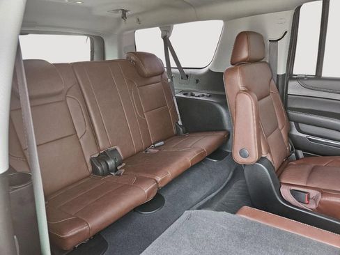 Used 2019 Chevrolet Suburban Premier w/ Premier Plus Edition AWD/4WD image 33