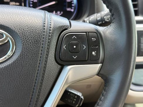 Used 2014 Toyota Highlander XLE AWD/4WD image 33