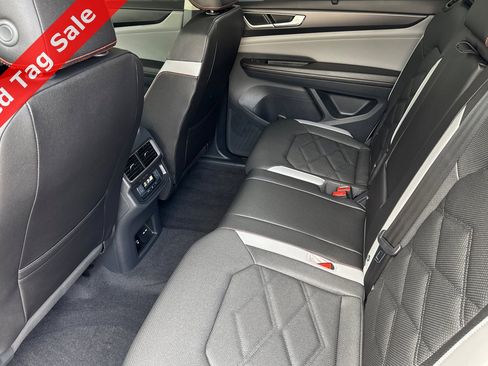New 2025 Volkswagen Atlas Peak Edition SE image 10