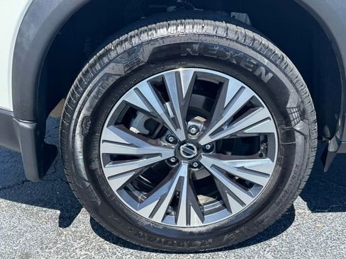 Used 2021 Nissan Rogue SV w/ Premium Package FWD image 5
