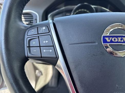 Used 2017 Volvo S60 T5 Inscription Platinum image 10