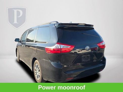 Used 2018 Toyota Sienna XLE FWD image 10