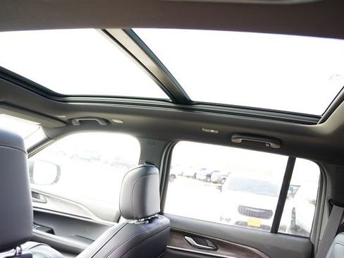 New 2025 Jeep Grand Cherokee Limited w/ Trailer Tow Package image 13