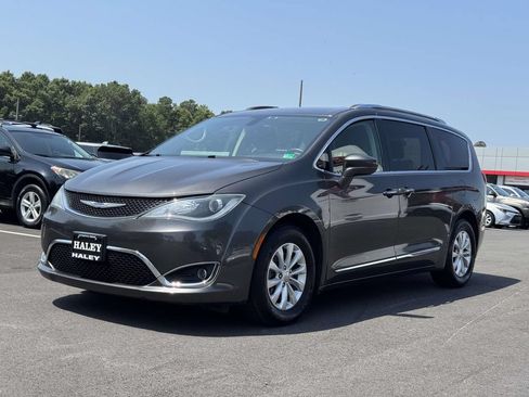 Used 2019 Chrysler Pacifica Touring-L FWD image 25