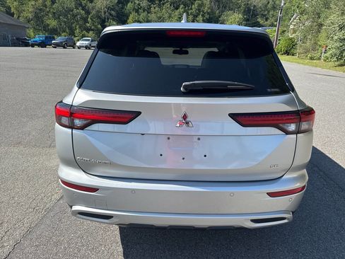 Used 2022 Mitsubishi Outlander SE image 4