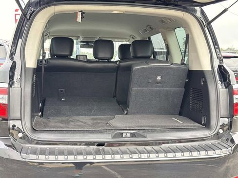 Used 2022 Nissan Armada SV image 11