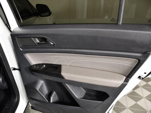 Used 2021 Volkswagen Atlas Cross Sport SE w/ Panoramic Sunroof Package FWD image 41