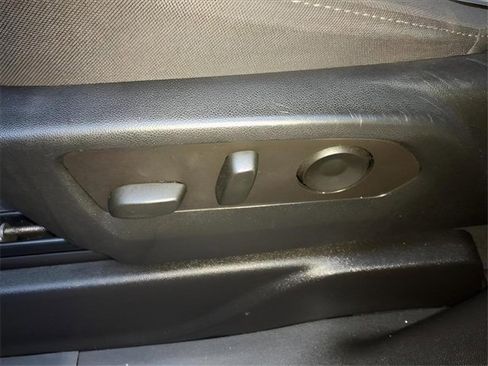 Used 2022 GMC Yukon XL SLE w/ Gmc Pro Safety Plus Package image 12