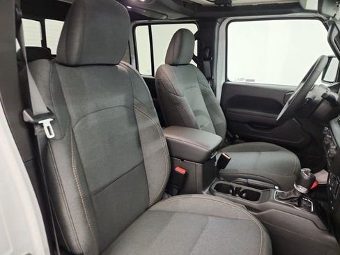 New 2025 Jeep Gladiator Sport image 31