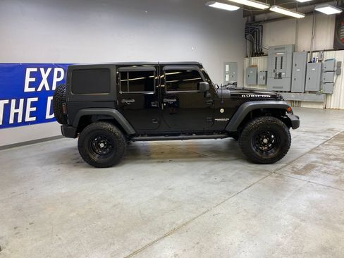 Used 2013 Jeep Wrangler Unlimited Rubicon w/ Connectivity Group AWD/4WD image 8