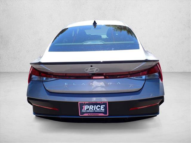 Used 2025 Hyundai Elantra Sport FWD image 3