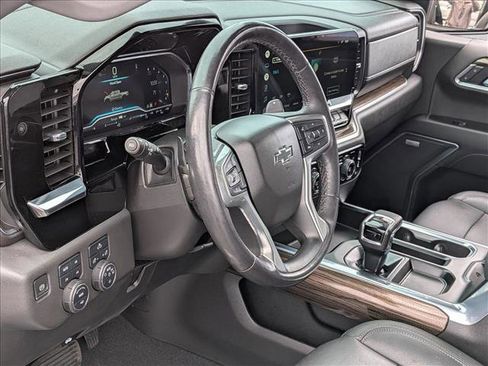 Used 2022 Chevrolet Silverado 1500 LT Trail Boss w/ Convenience Package II image 10