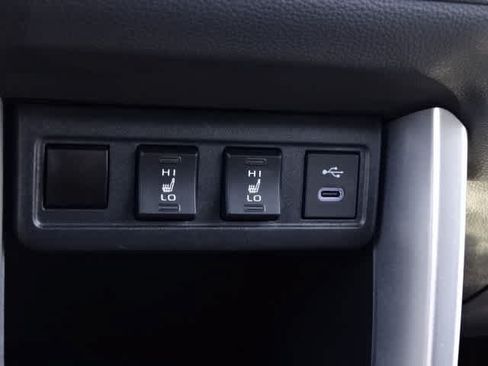 Certified 2023 Toyota Corolla Cross XLE FWD image 31
