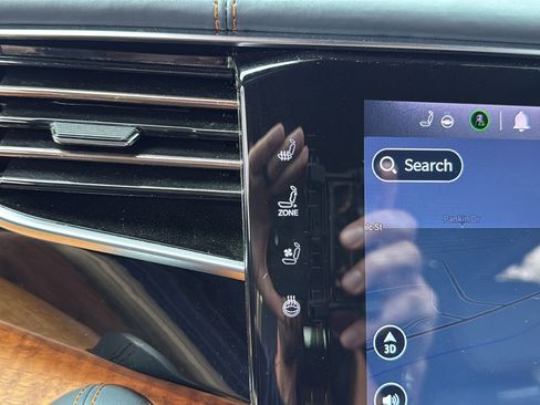 Used 2022 Jeep Grand Wagoneer Series III w/ Rear Seat Video Group 1 image 21