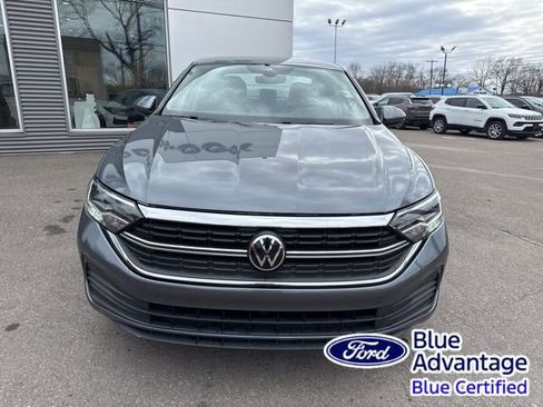 Used 2024 Volkswagen Jetta SE image 3