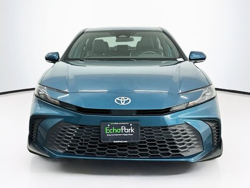 Used 2025 Toyota Camry SE FWD image 2