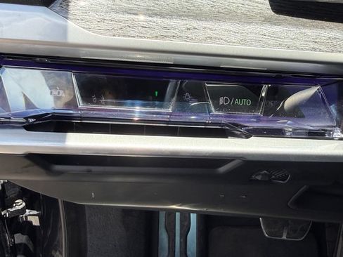 Used 2023 BMW 760i xDrive AWD/4WD image 18