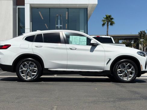 Used 2024 BMW X4 xDrive30i w/ Premium Package AWD/4WD image 2