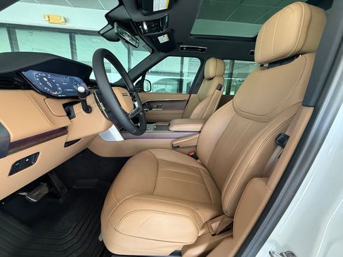 Certified 2025 Land Rover Range Rover SE AWD/4WD image 5