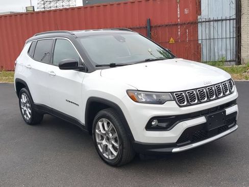Used 2025 Jeep Compass Limited AWD/4WD image 8