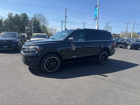 Used 2024 Ford Expedition Limited AWD/4WD image 3
