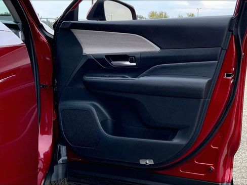 Used 2024 Toyota Grand Highlander Limited image 21