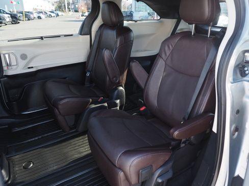 Used 2024 Toyota Sienna Platinum image 13