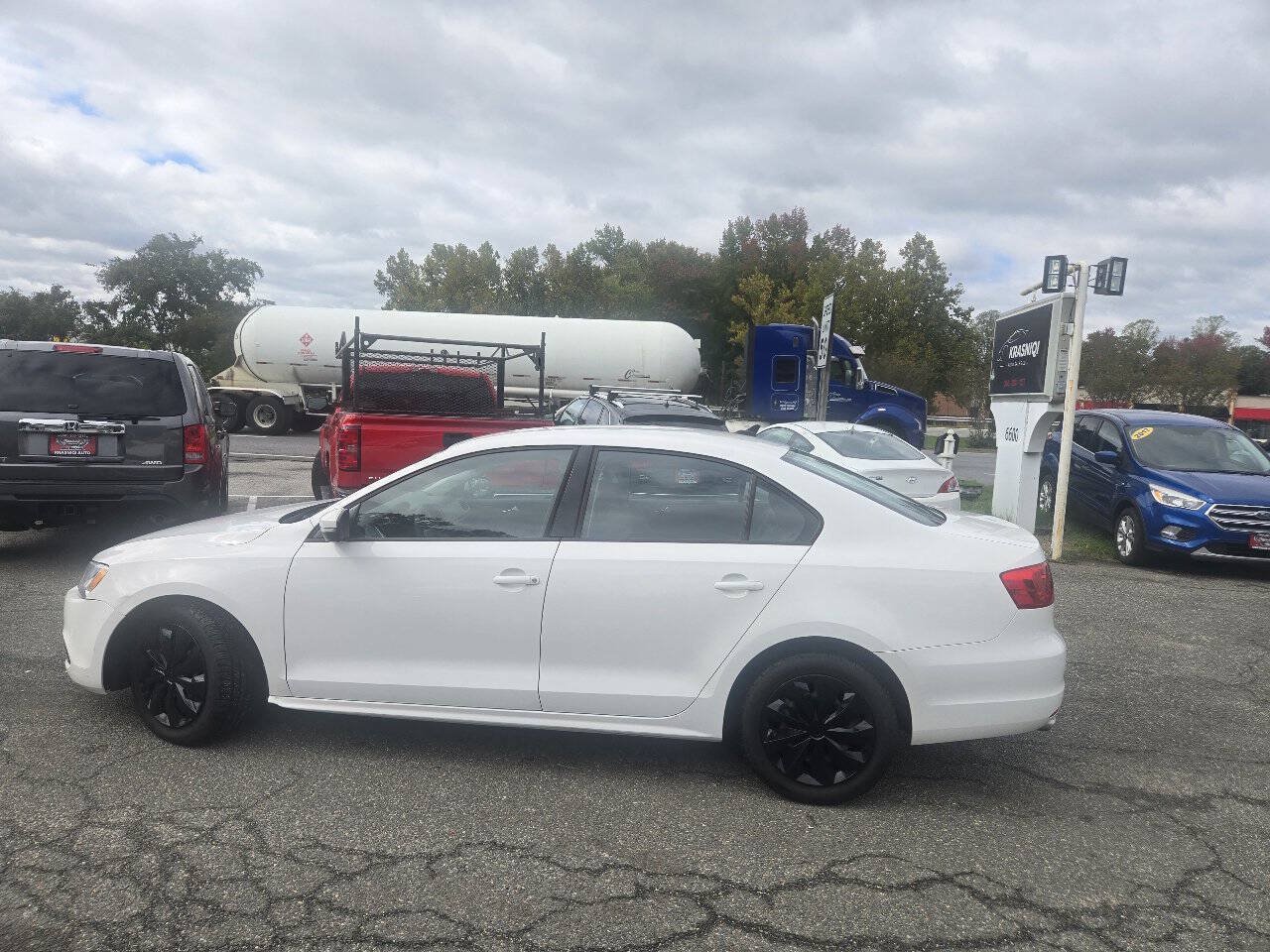 Used 2014 Volkswagen Jetta SE FWD image 3