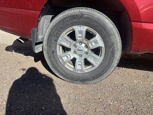 Used 2018 Nissan Titan SV w/ SV Convenience Package image 9