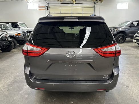 Used 2017 Toyota Sienna XLE w/ XLE Navigation Package AWD/4WD image 4