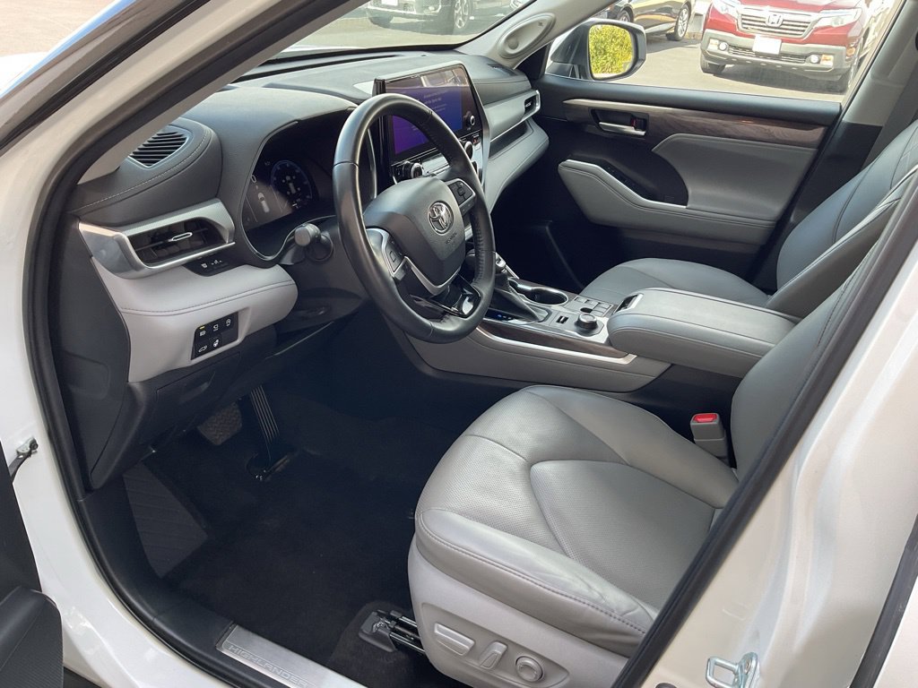 Used 2023 Toyota Highlander Platinum AWD/4WD image 11