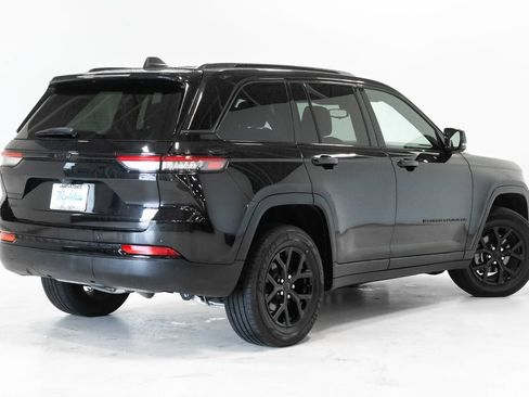 Used 2024 Jeep Grand Cherokee Altitude AWD/4WD image 28