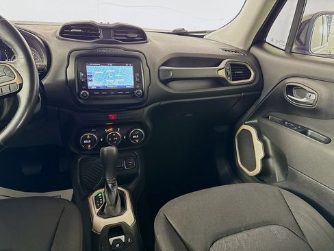 Used 2016 Jeep Renegade Latitude FWD image 27