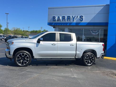 Used 2021 Chevrolet Silverado 1500 LT AWD/4WD image 2