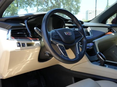 Used 2018 Cadillac XT5 Luxury w/ Driver Awareness Package FWD image 15