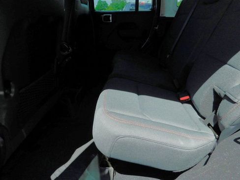 New 2025 Jeep Wrangler Unlimited Rubicon w/ Technology Group image 19