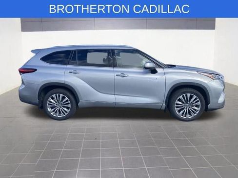 Used 2021 Toyota Highlander Platinum AWD/4WD image 4