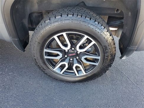 Used 2022 GMC Sierra 1500 AT4 w/ AT4 Premium Package image 5