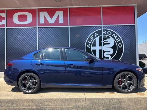 Used 2018 Alfa Romeo Giulia Ti Sport w/ Quick Order Package 22S Sport AWD/4WD image 4
