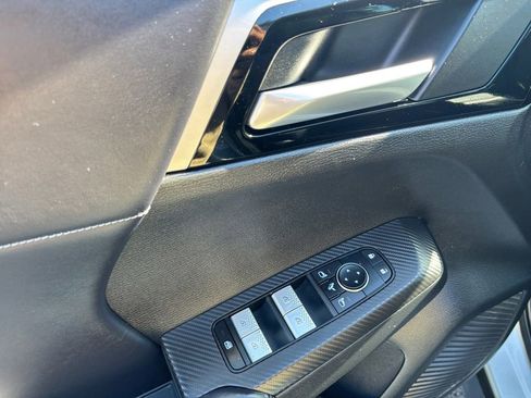 Used 2023 Mitsubishi Outlander SE image 16