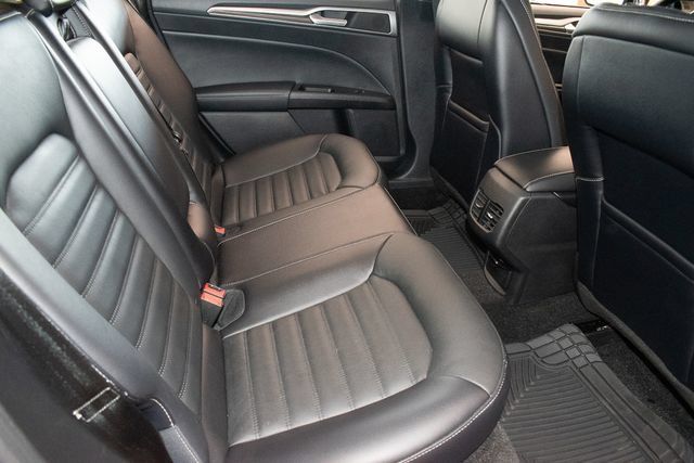 Used 2018 Ford Fusion SE w/ Fusion SE Technology Package FWD image 12