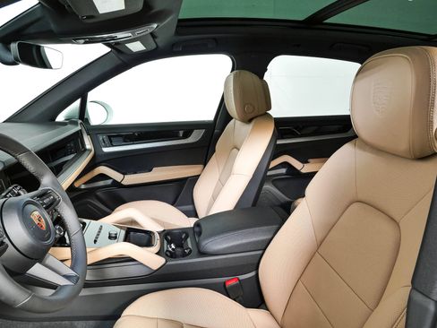 New 2026 Porsche Cayenne AWD/4WD image 5