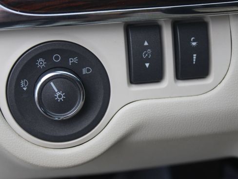 Used 2010 Lincoln MKS FWD image 25