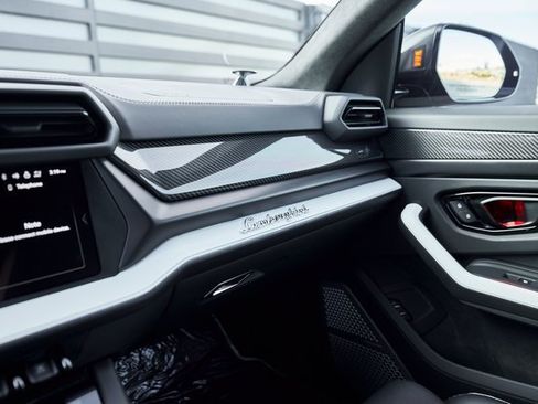 Used 2025 Lamborghini Urus SE image 81