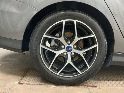 Used 2017 Ford Focus SEL image 29