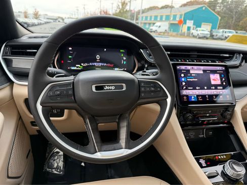 Used 2023 Jeep Grand Cherokee 4WD 4xe image 16