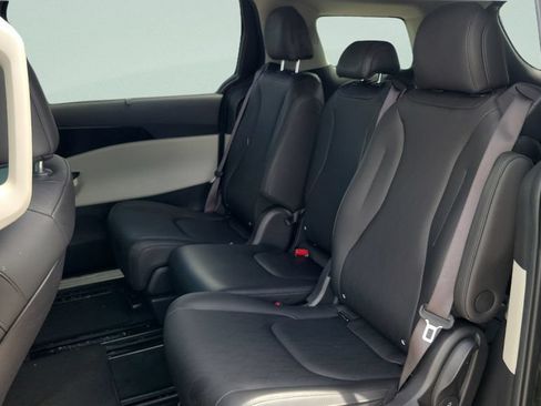 Used 2023 Kia Carnival SX FWD image 10