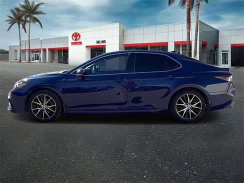 Used 2023 Toyota Camry SE image 5